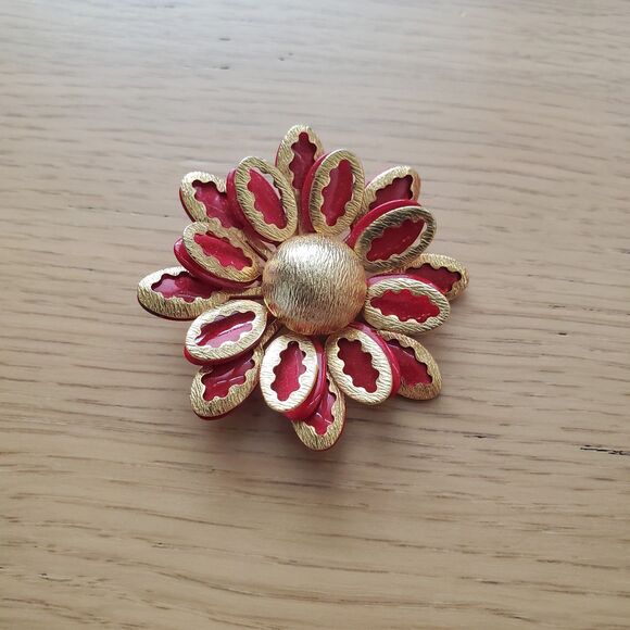 Vintage 60s Red Gold Enamel Flower Brooch - Picture 1 of 5